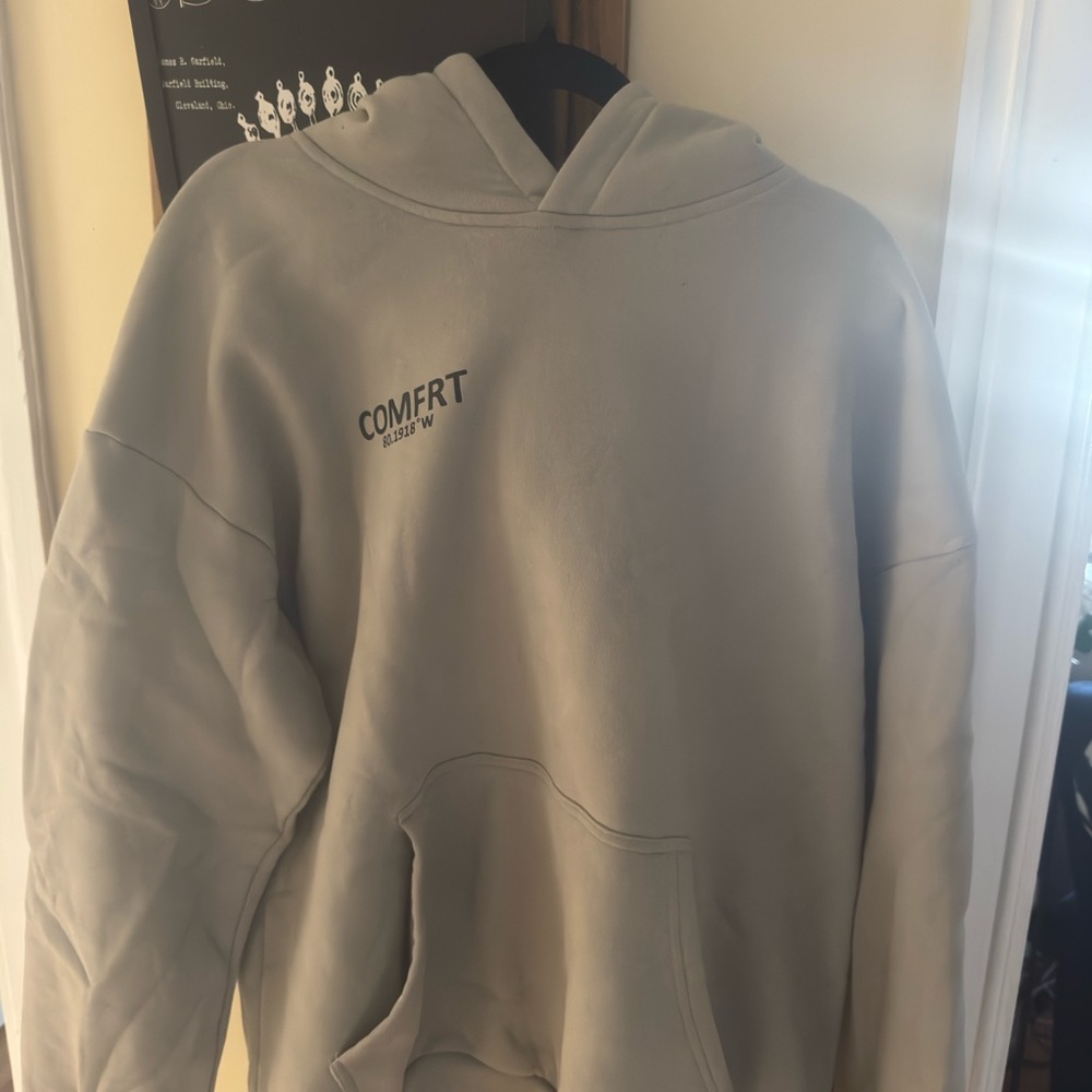 COMFRT Women's Cream Hoodie